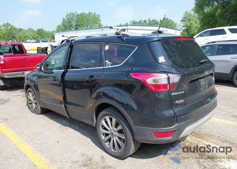 2017 Ford Escape Titanium z USA, uszkodzony, nr VIN 1FMCU9JD7HUD51883